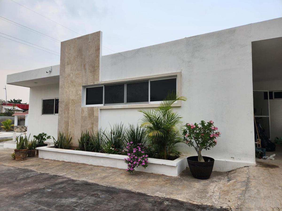 Pergola'S Road House Villa แคมเปเช ภายนอก รูปภาพ